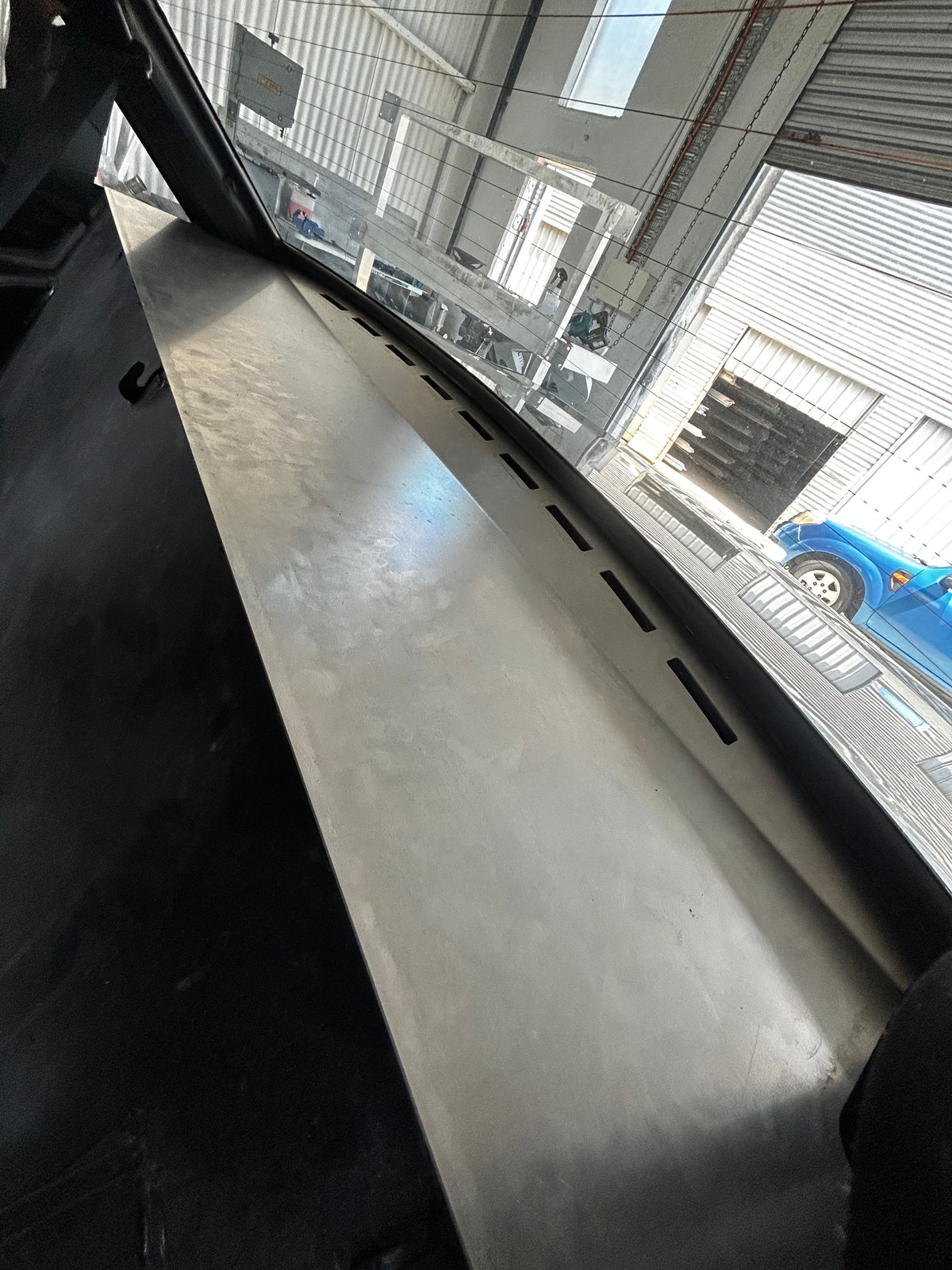 VK - VL PARCEL SHELF